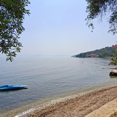 Albert's Place Case de vacanță